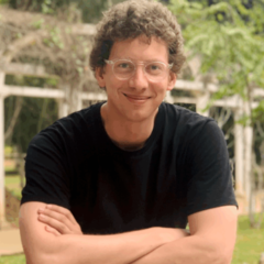 Tomasz Hollanek